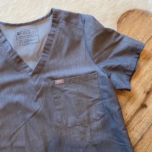 FIGS Catarina One-Pocket Scrub Top in grey - Picture 7 of 9